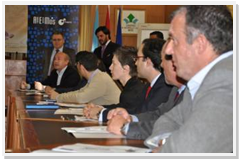 Reunión informativa de Aemos. Sentado al fondo, el presidente de la entidad, José Mañas. 